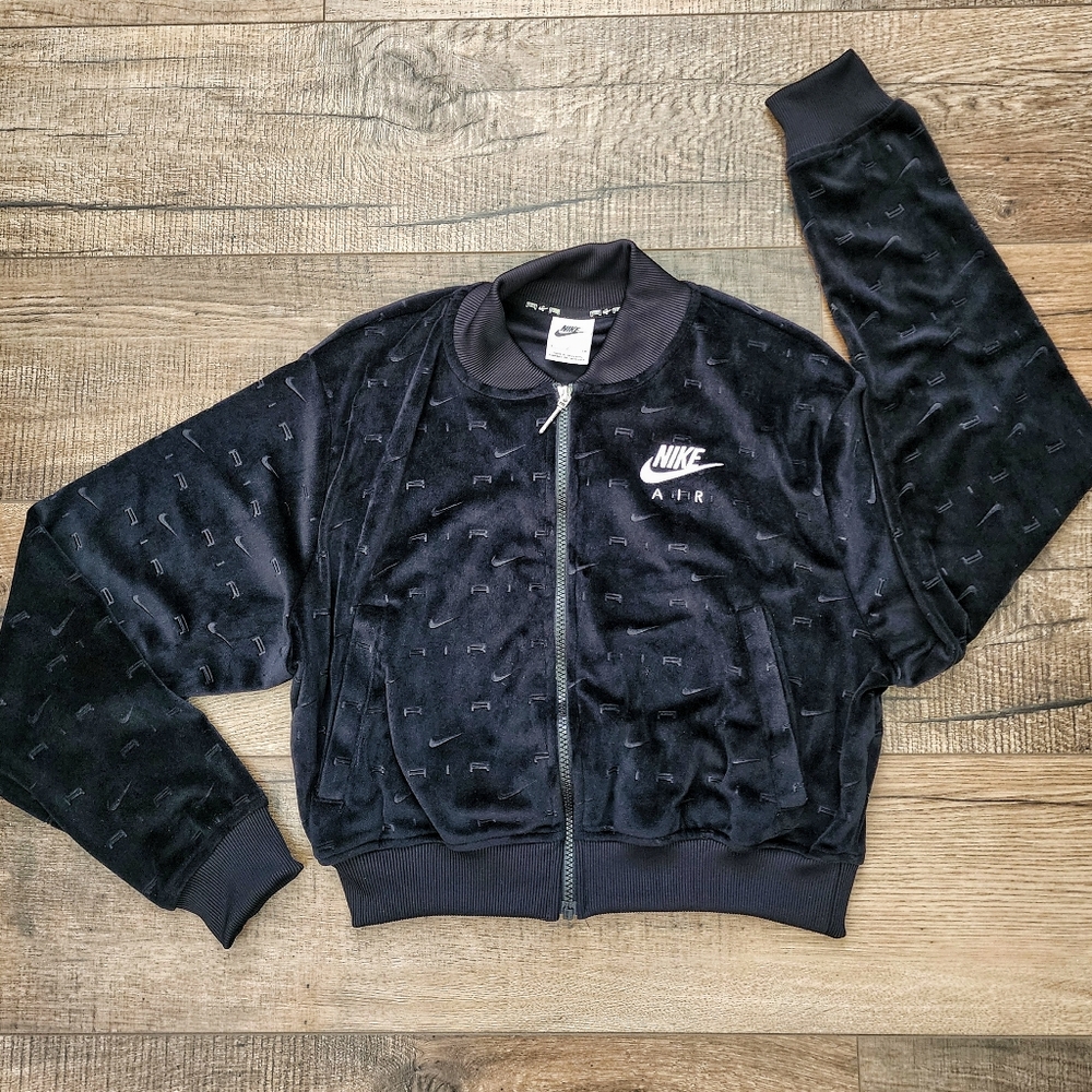Nike Air Velour Women All Over Swoosh Print Cropped Jacket Black Size SMALL - Picture 2 of 8
